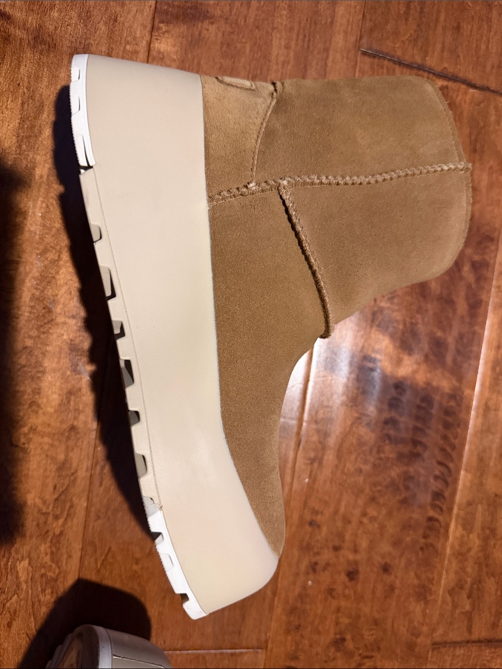 Ugg platform boots Size 7 - Picture 4 of 8